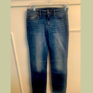 **SOLD** Lucky Brand women’s straight leg jeans.